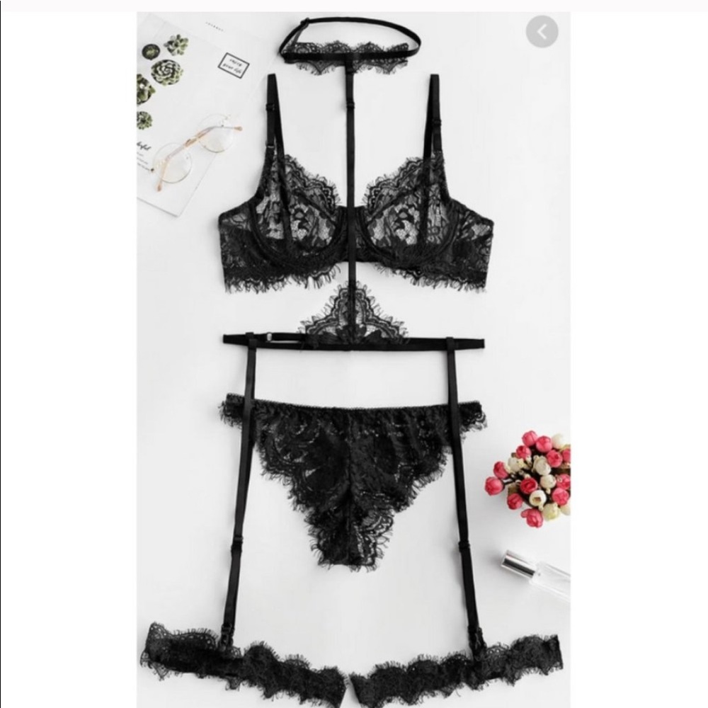 Lace Eyelash Underwire Lingerie Set With Choker